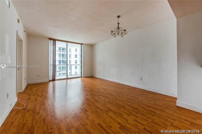 Building Photo - 1060 Brickell Ave