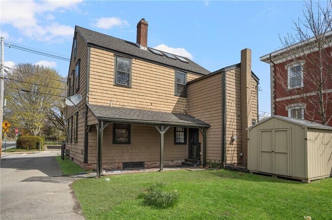 Building Photo - 14 Elm St