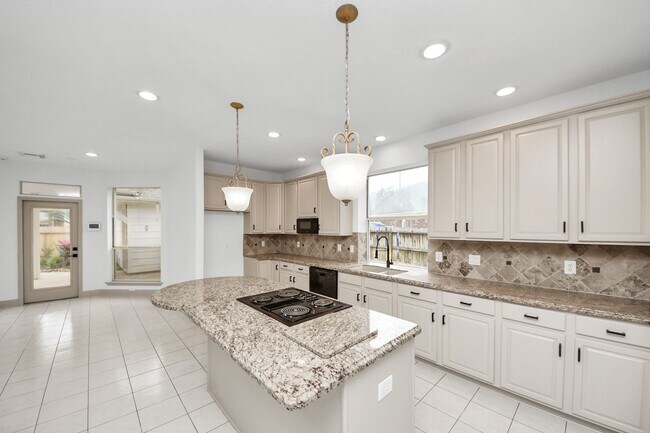 Building Photo - 8119 Meadow Vista Dr