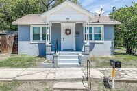Building Photo - 402 NW 5th St