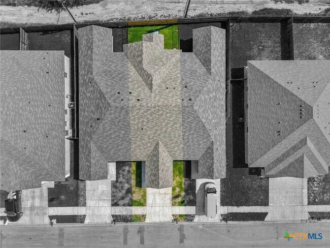 Building Photo - 408 W Avenue C