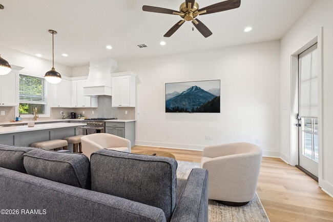 Building Photo - 105 Steiner Oaks