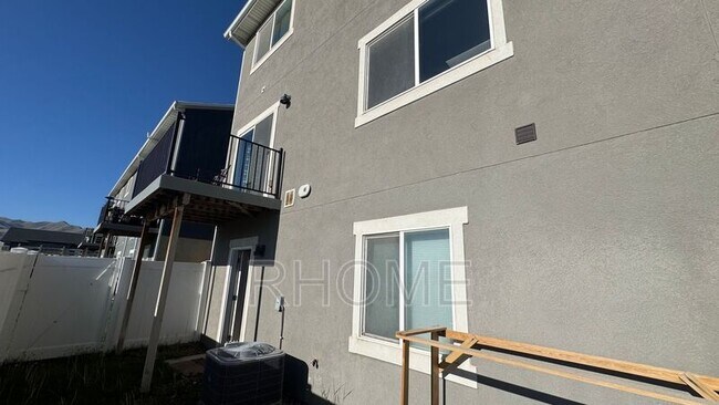 Building Photo - 8044 N Clydesdale Dr