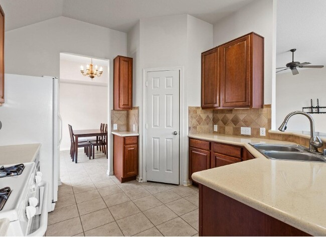 Building Photo - 8817 Sunforest Ln