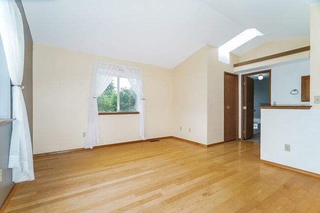 Building Photo - Federal Way 2-Story