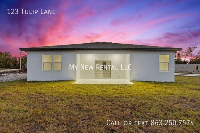 Building Photo - 123 Tulip Ln