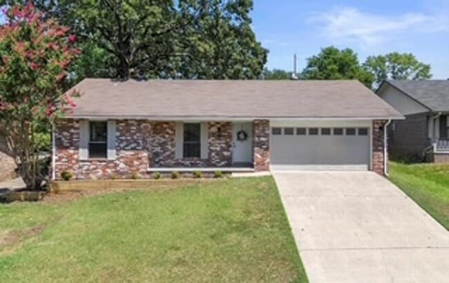 Primary Photo - Call Property Manager Tonia Rollins at (50...