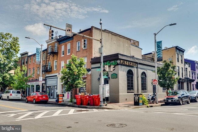 Building Photo - 910 S Charles St