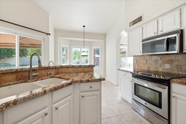 Building Photo - 2207 E Tahitian Way