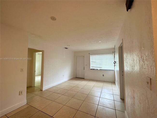 Building Photo - 2425 Dewey St