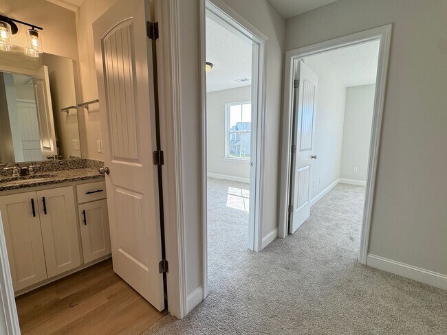 Building Photo - AVAILABLE OCTOBER 2025 [PET FRIENDLY]