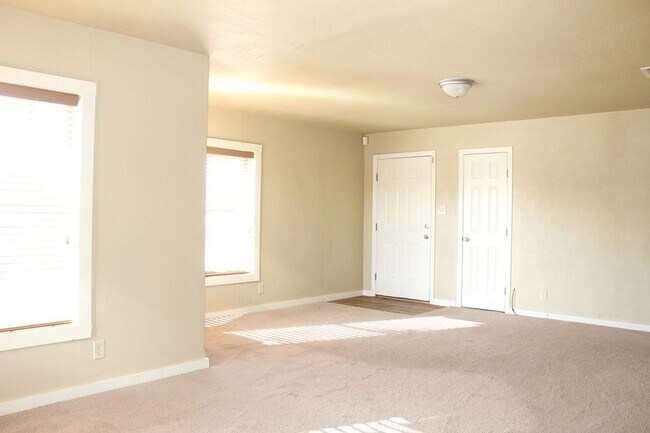 Building Photo - 1500 Tucson Rd