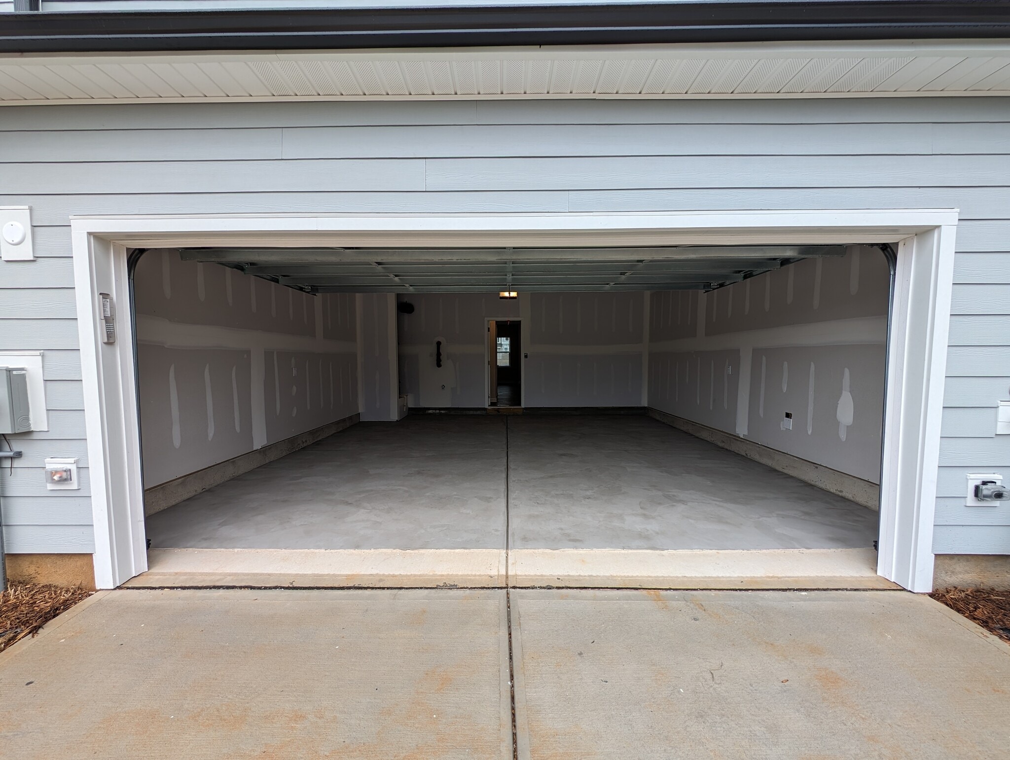 Building Photo - 5613 Edessa Ave