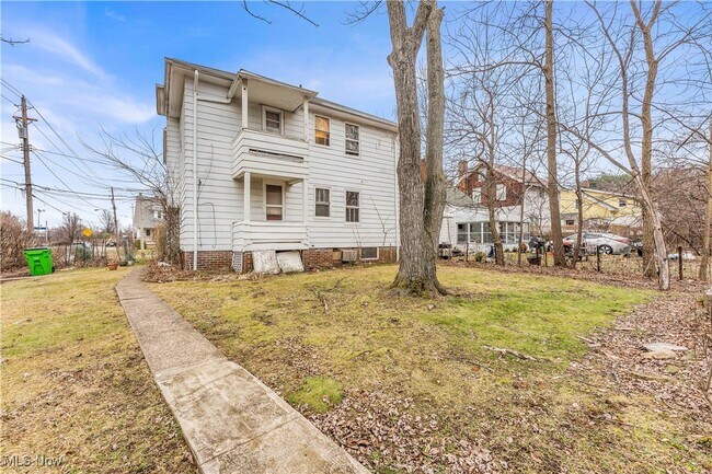 Building Photo - 1530 E 214th St