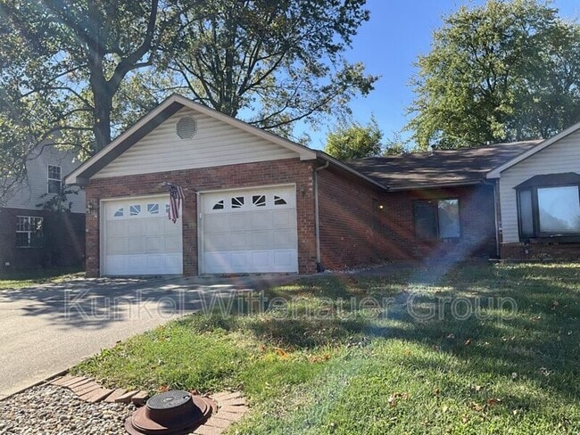 Primary Photo - 9 Old Orchard Ln