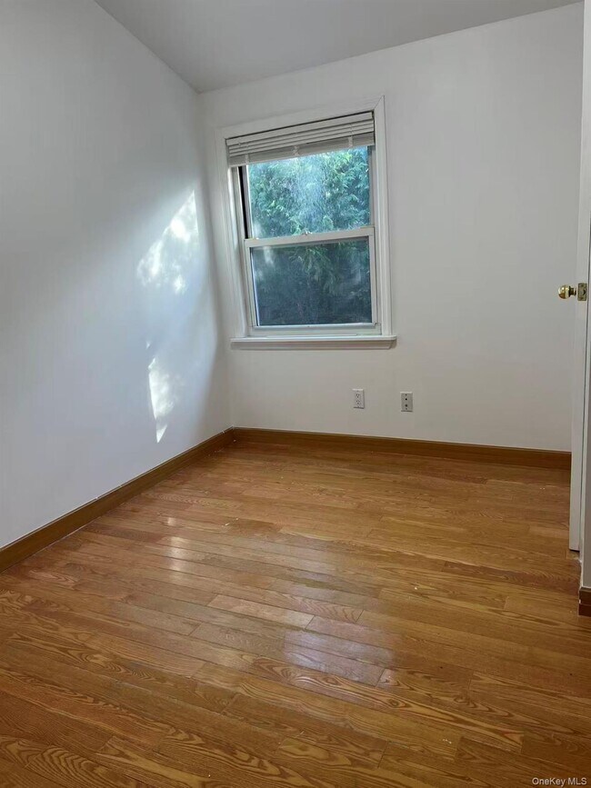 Building Photo - 64-48 Cloverdale Blvd