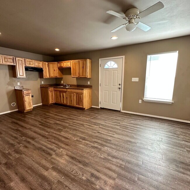 Building Photo - "Charming 2-Bed, 2-Bath Duplex in Lubbock ...