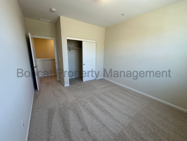Building Photo - 862 Furlong Dr
