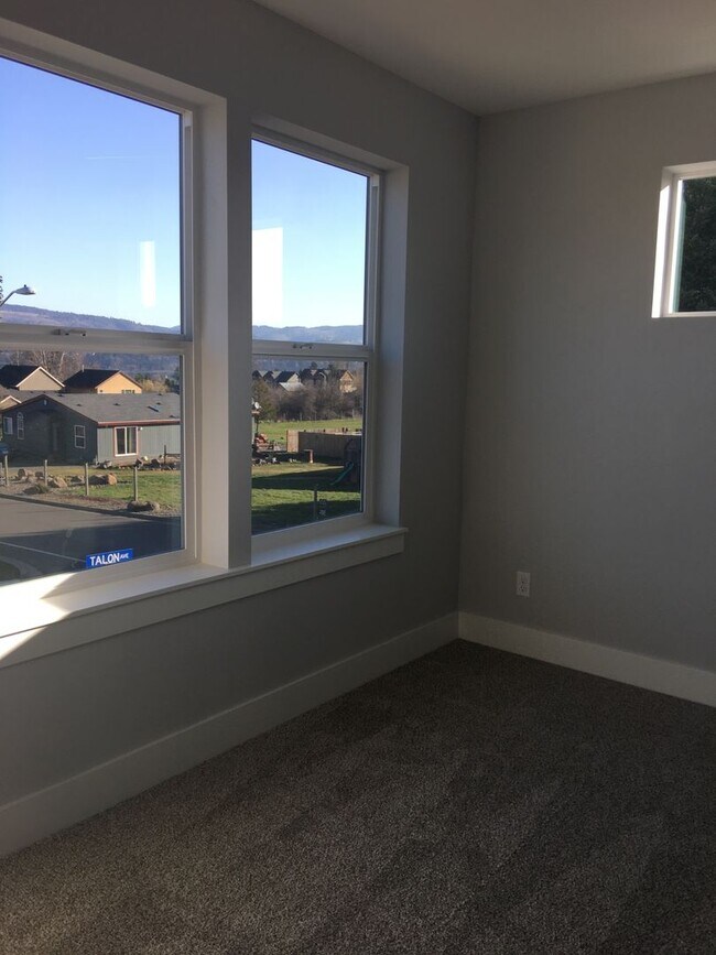 Building Photo - Brand New 3 Bedroom