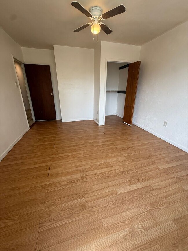 Building Photo - 2824 Clermont Ave