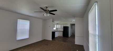 Building Photo - Ready to Move in