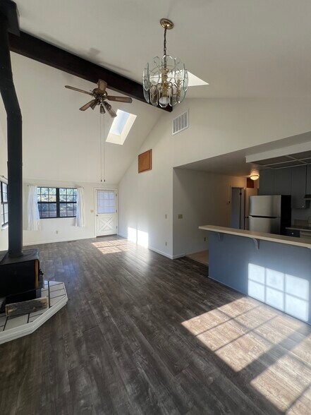 Building Photo - 190 Aromas Rd