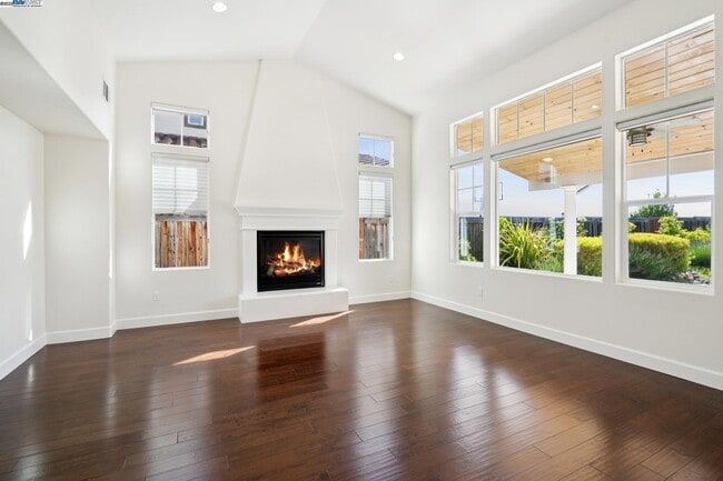 Building Photo - 454 Bengali Ct