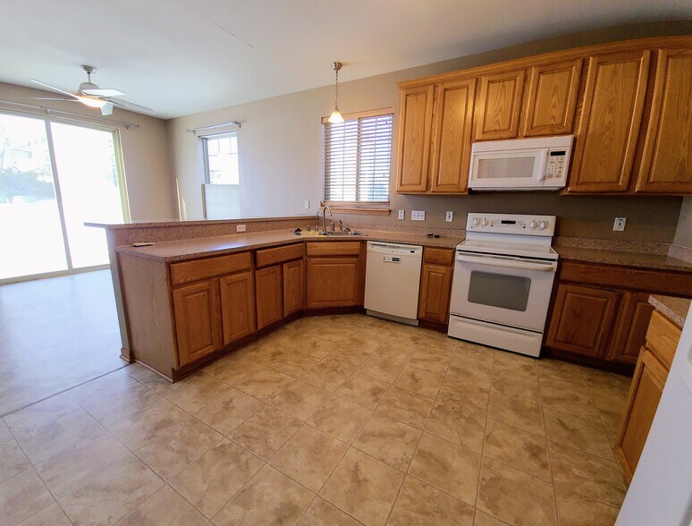 Building Photo - 1805 Deer Path