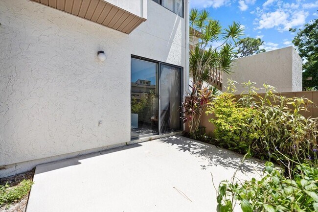 Building Photo - 898 Bird Bay Way
