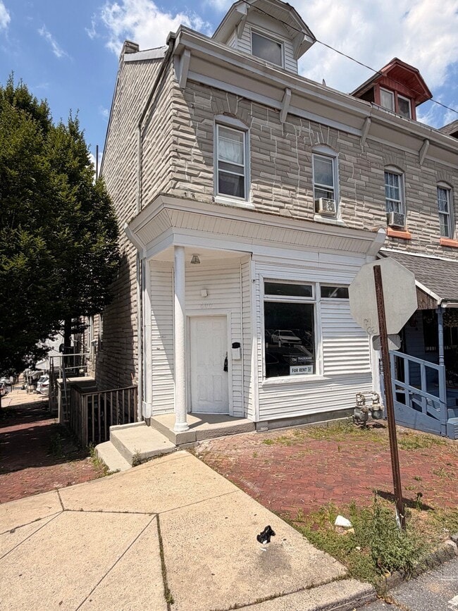 Building Photo - 600 N 12th St