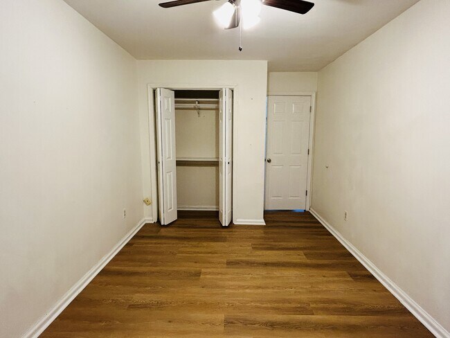 Building Photo - 5607 Gates Landing Rd