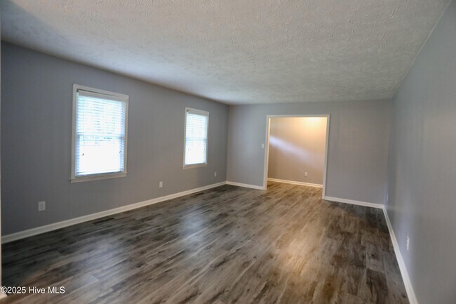 Building Photo - 202 Haldane Dr