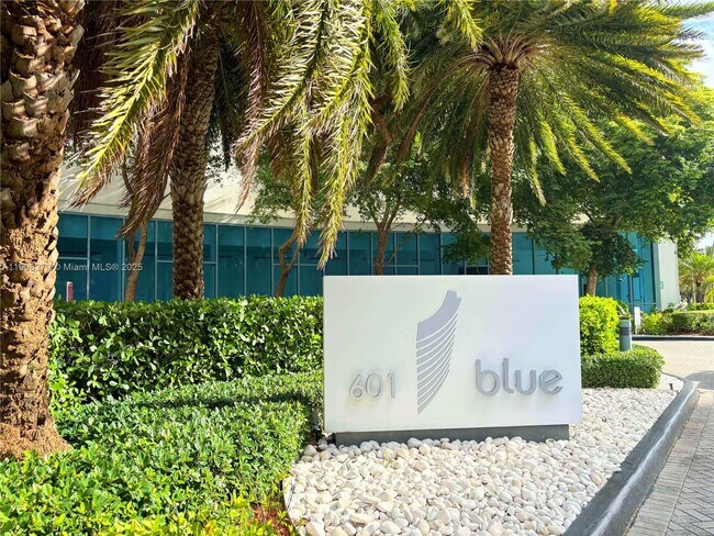 Building Photo - 601 NE 36th St