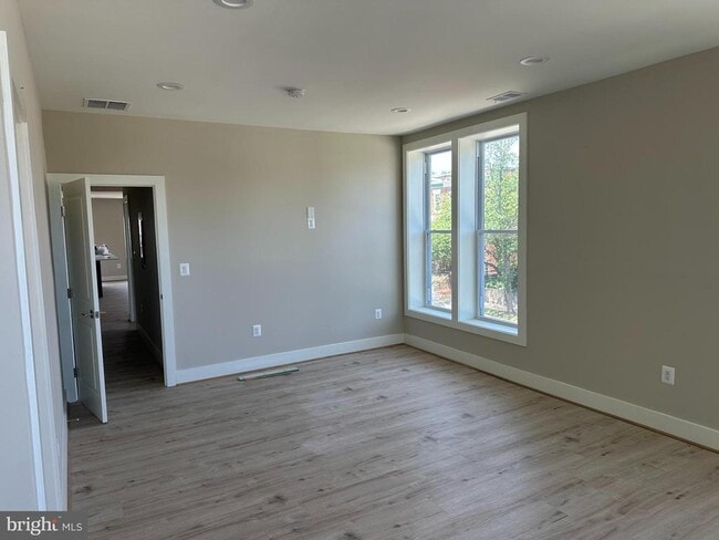 Building Photo - 234 15th St NE