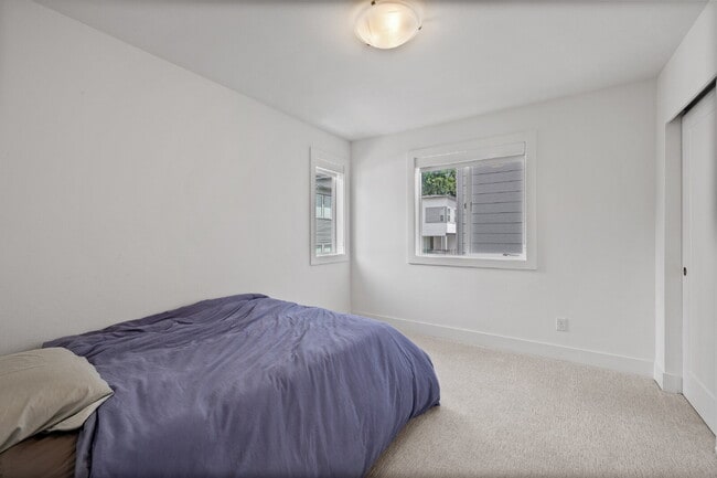Building Photo - Modern Luxury Living in the Heart of Kirkland- Available for RENT August 15th