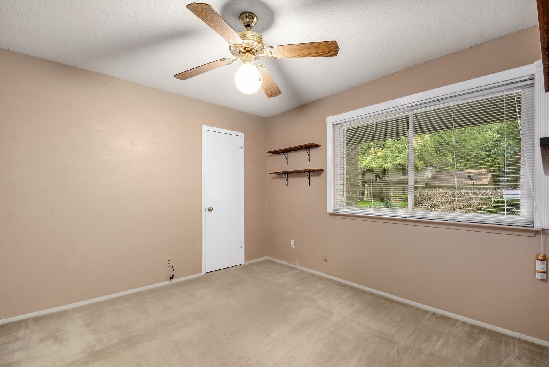 Building Photo - 4802 Gerona Dr