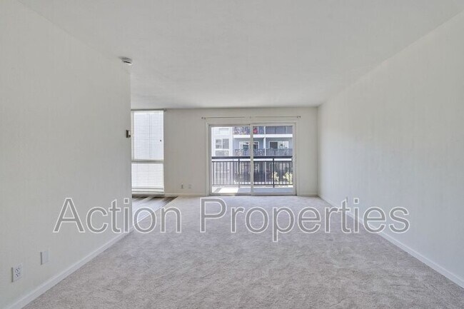 Building Photo - 181 Del Medio Ave