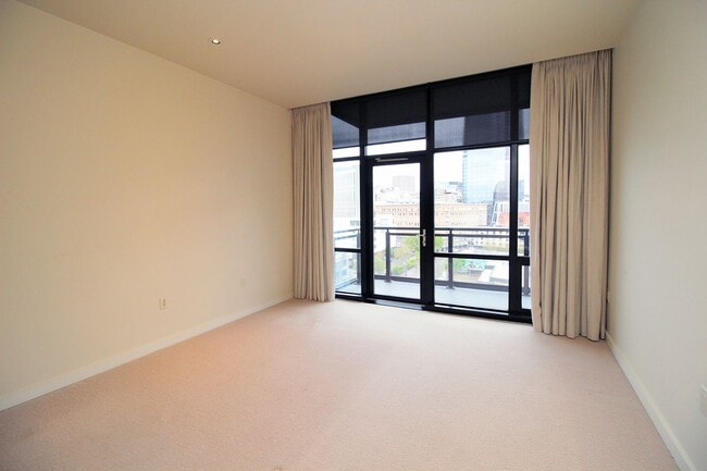 Building Photo - 1025 NW Couch St