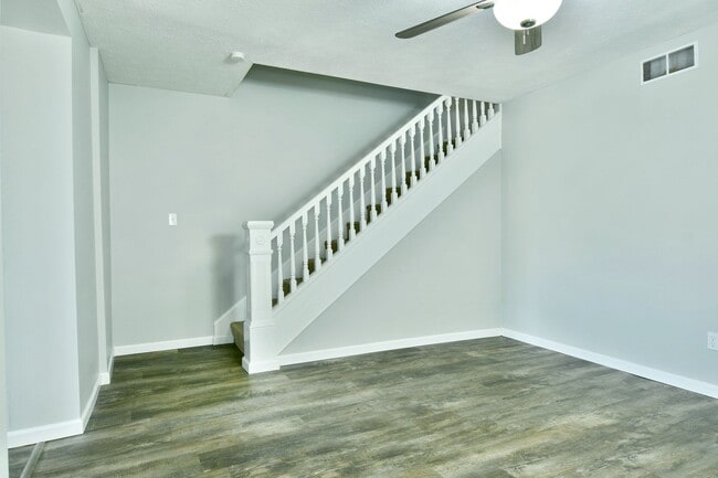 Building Photo - 226-228 W Park Ave