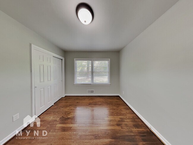 Building Photo - 1329 5 Mile Rd