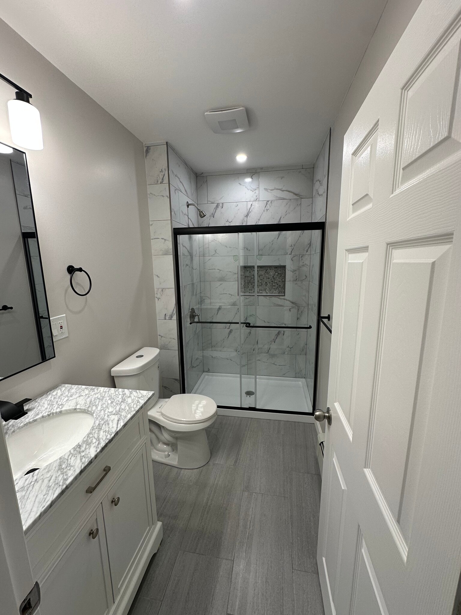 Building Photo - 213 Bucklin St