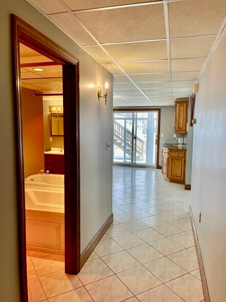 Building Photo - 178 Andover St