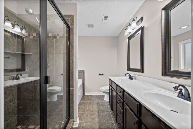 Building Photo - 880 Cherry Blossom Ln