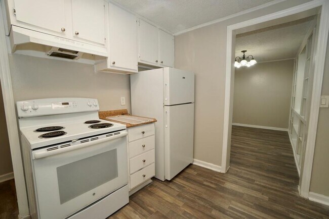 Building Photo - Holly Park Square Apartments