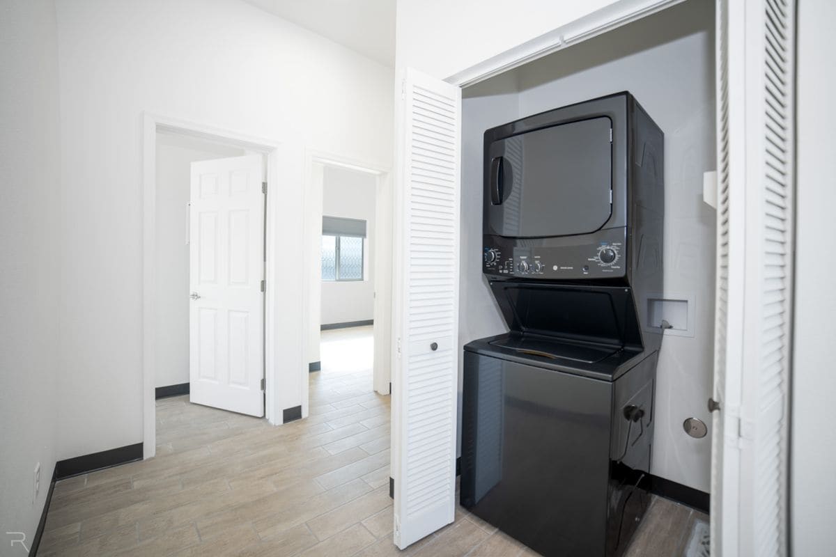 Building Photo - 195 N 17th Ave