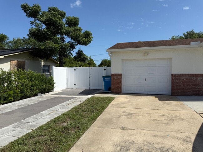 Building Photo - Cute Updated Home