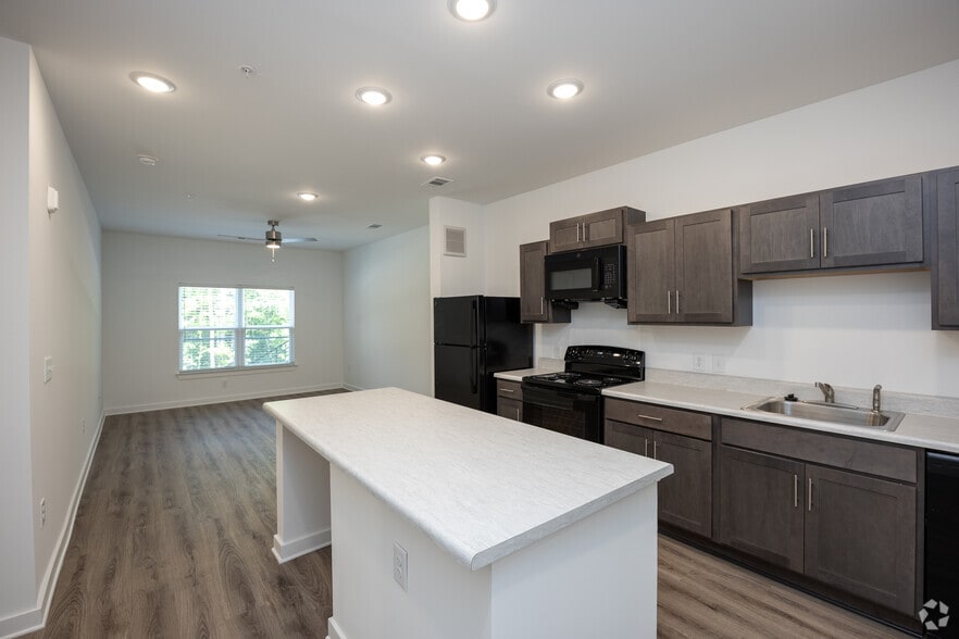 Primary Photo - Aurora