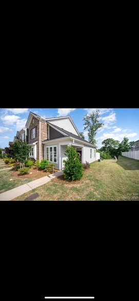 Building Photo - 510 Dorman St