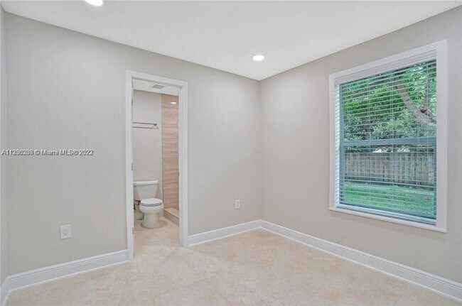 Building Photo - 9457 SW 52nd Ct