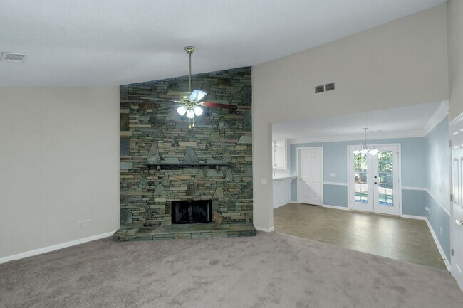 Building Photo - Charming 3BR/2BA Ranch Home with Spacious Backyard & Deck!